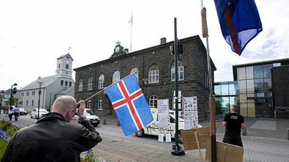 Imagen exterior del Parlamento islandés