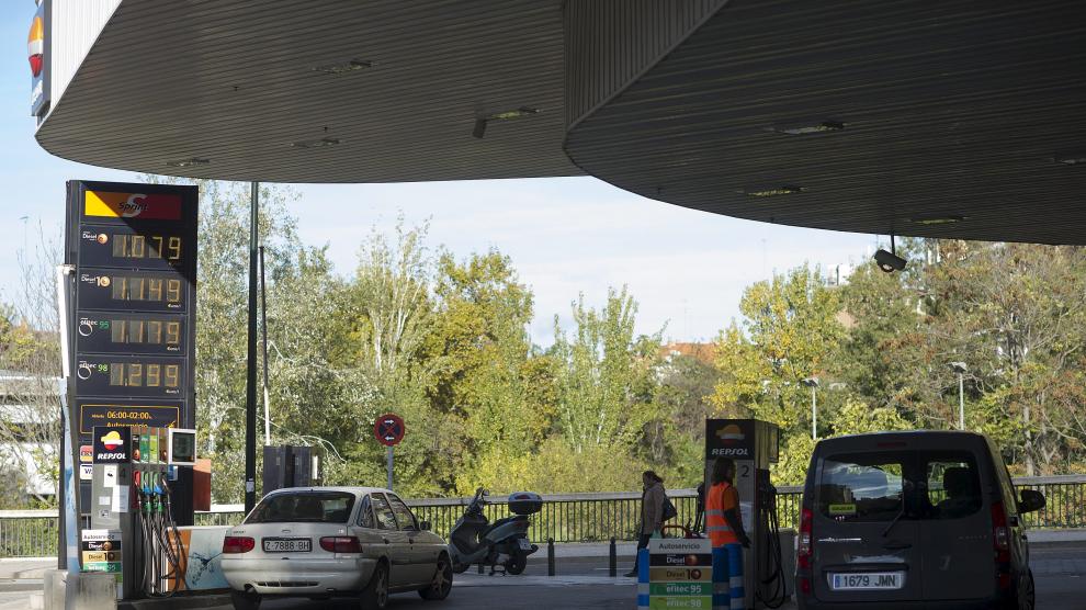 Las gasolineras temen que aumente la fuga de clientes al suprimir Navarra su recargo fiscal
