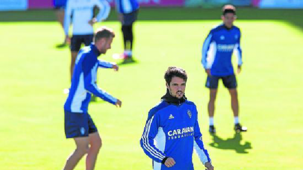 Erik Morán, en un entrenamiento del Zaragoza.