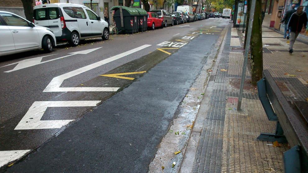 Estado que presenta el carril bus de la avenida de América