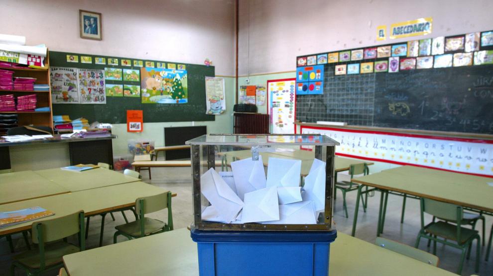 Votación para el consejo escolar en un colegio de Zaragoza.