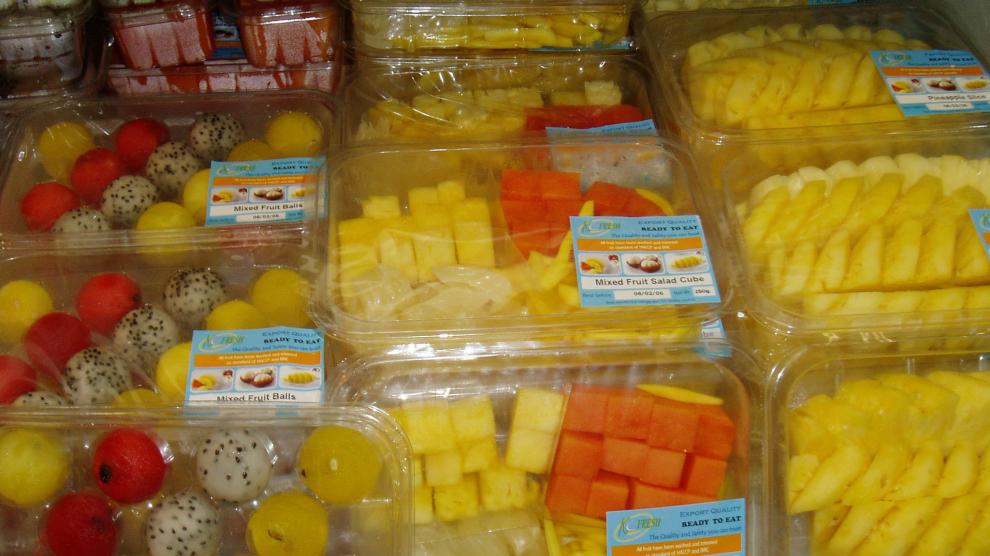 En los lineales de los supermercados cada vez es más habitual ver fruta y verdura envasada.