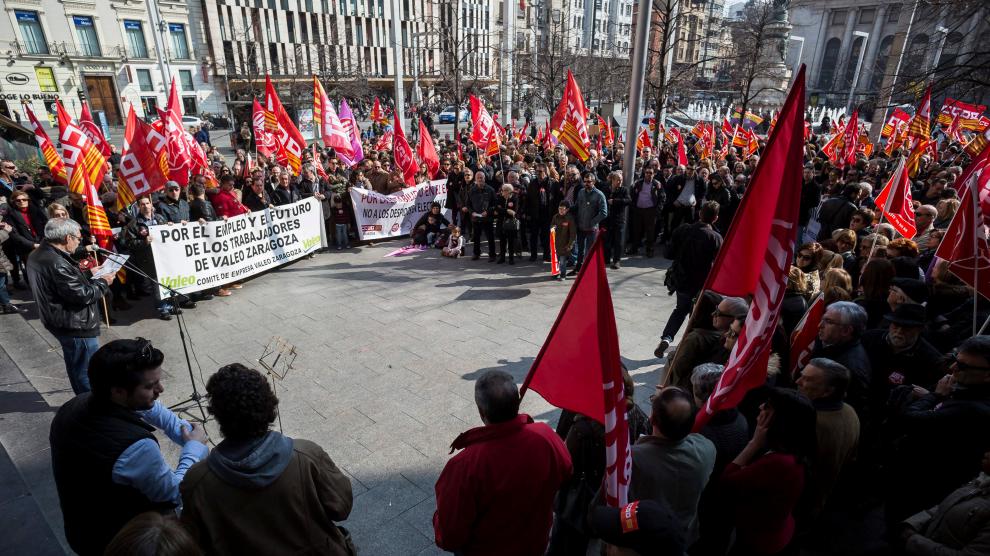 Concentración con el lema 'Stop al encarecimiento de la vida. Empleo y salarios dignos' celebrada ayer en la plaza de España