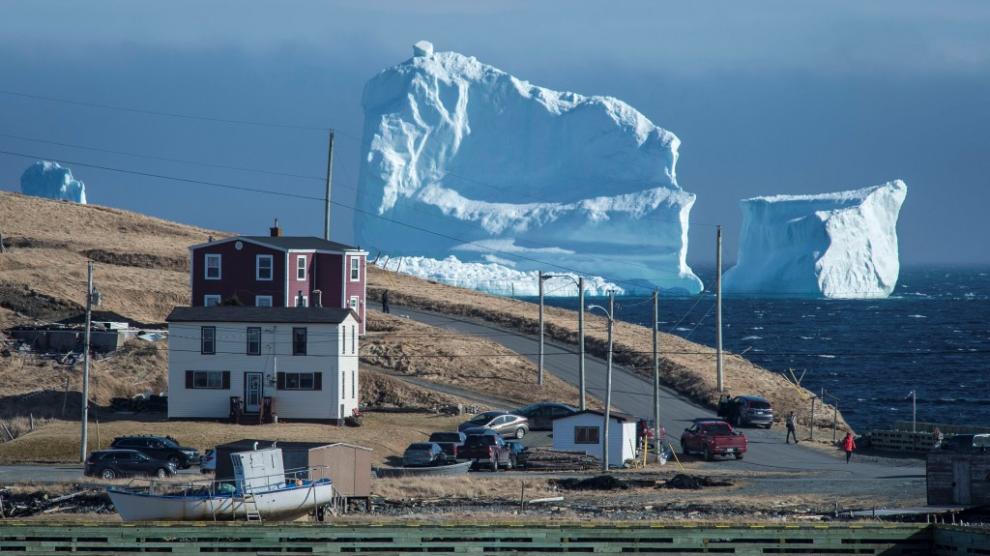 El iceberg pasando por la Orilla Sur.