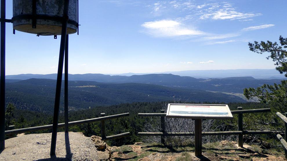 Mirador del pico Peñarroya, con excepcionales vistas sobre la comarca de Gúdar-Javalambre.