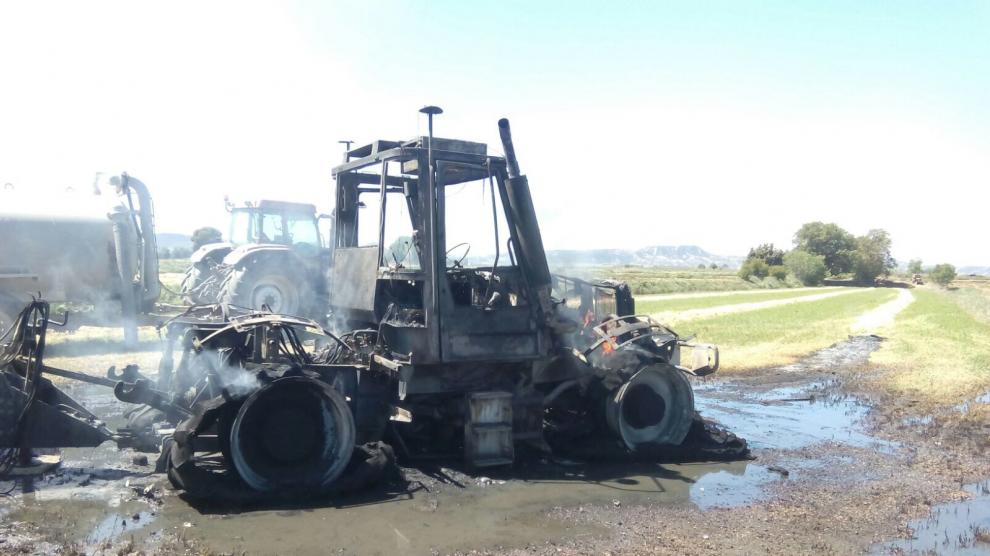 Incendio de un tractor en Frula (Huesca)