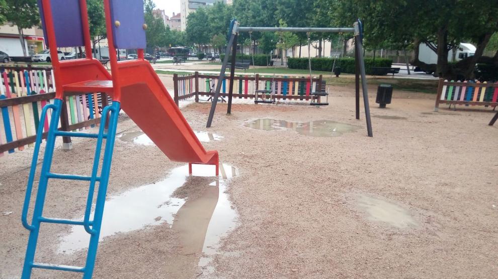 El barrio Jesús pide la mejora de los suelos en parques infantiles
