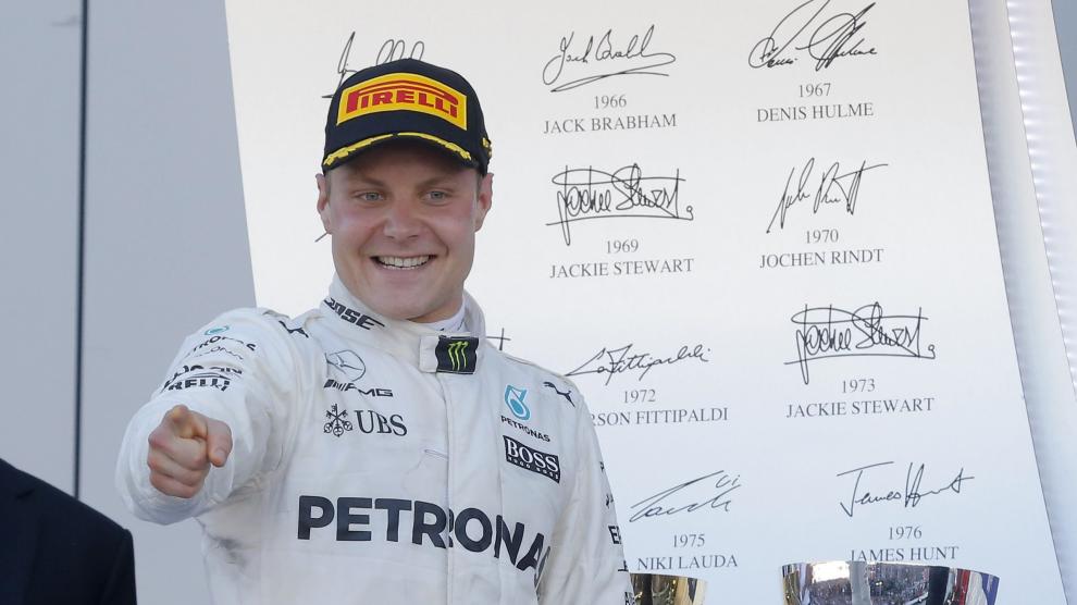 Bottas celebra su victoria en el GP de Rusia.