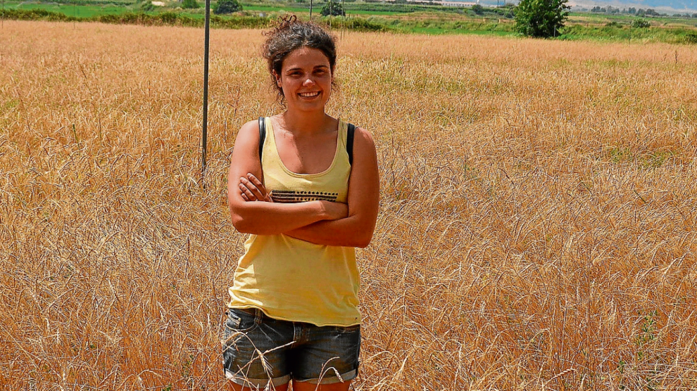 Lucía Palacín, junto a su familia, realiza los cultivos de espelta en campos con periodo de barbecho donde pasta su ganado.