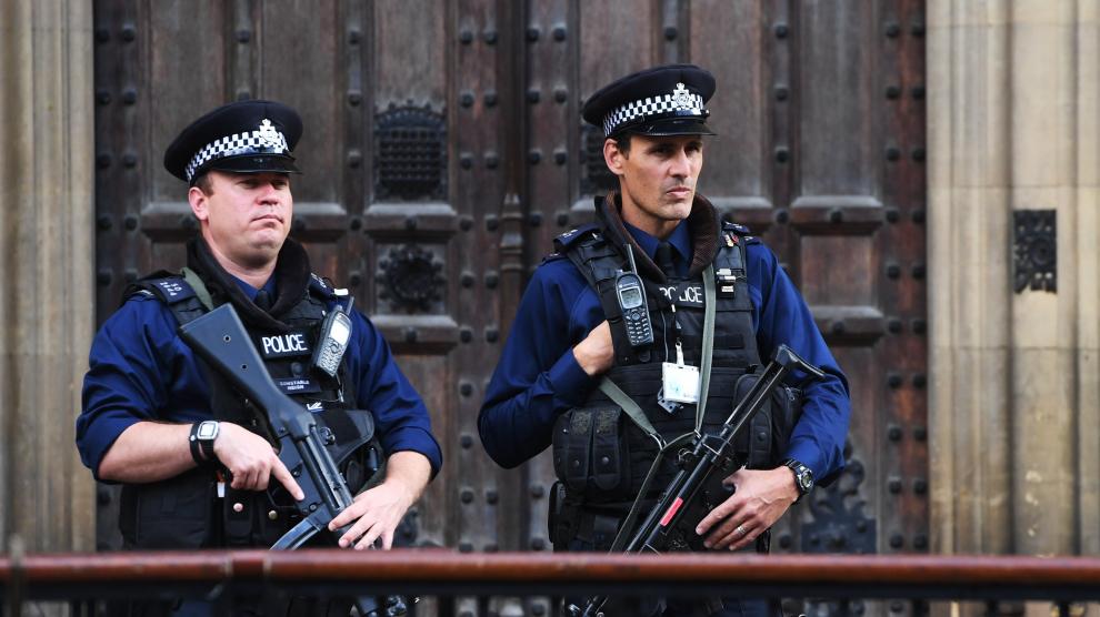 Dos policías en una calle de Londres.