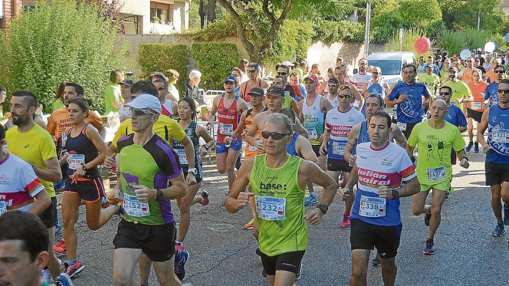 Decenas de atletas participaron en la prueba de Barbastro.