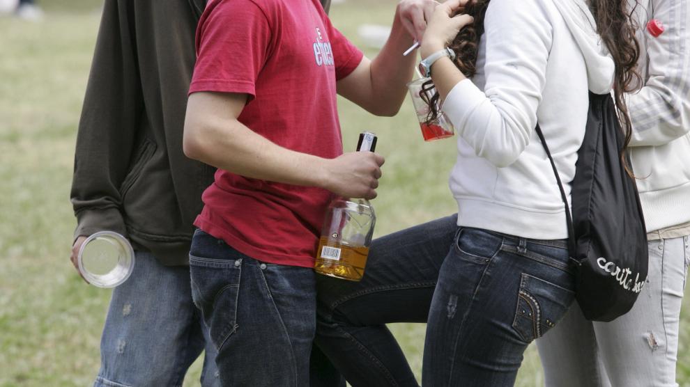 En nuestro país, el inicio de consumo de alcohol entre los adolescentes se sitúa en torno a los 13,8 años.