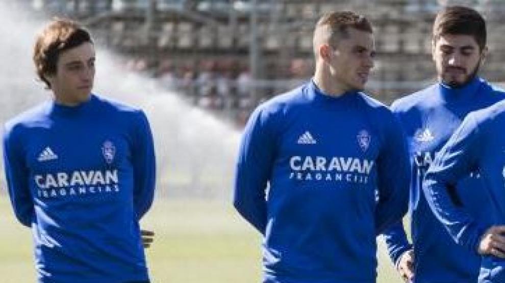 Delmás, Pombo y Papunashvili, en un pasaje del entrenamiento del Real Zaragoza.