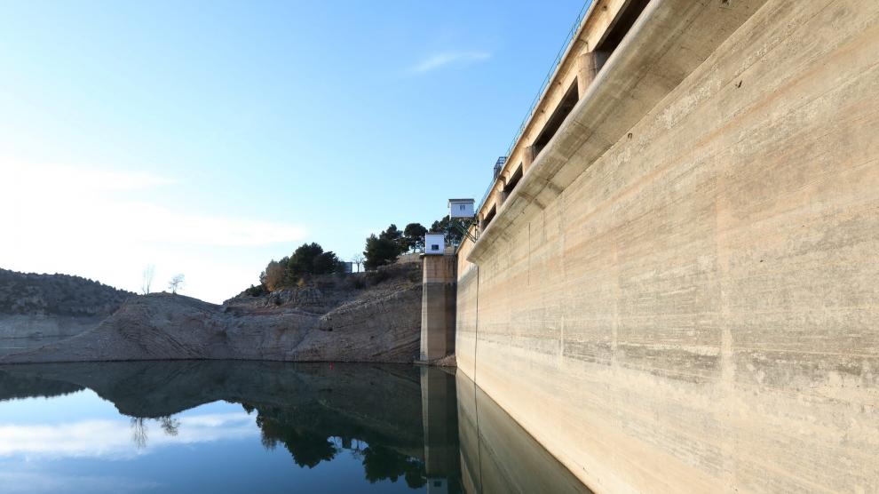 El nivel de agua embalsada en el pantano del Arquillo se ha disparado desde el 13% hasta el 52.5%.