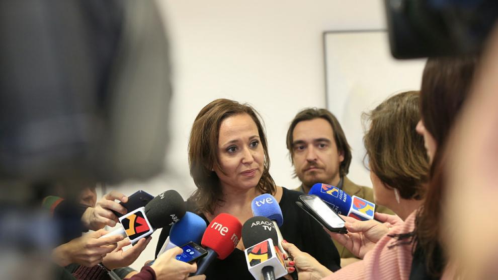 La consejera de Educación, Cultura y Deporte del Gobierno de Aragón, Mayte Pérez, comparece ante los medios en una imagen de archivo.