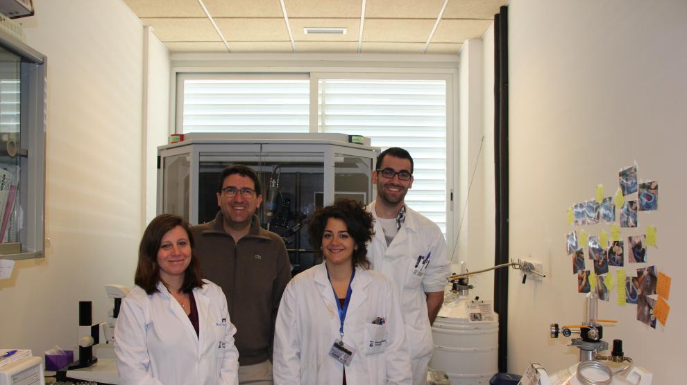 Ramón Hurtado Guerrero, Investigador ARAID adscrito al BIFI en la Universidad de Zaragoza, y su equipo de investigadores: Matilde de las Rivas (con contrato predoctoral del Gobierno de Aragón), Jorge Casto López y Guillermina Goñi.