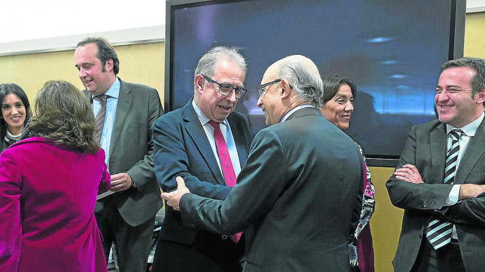 El consejero Fernando Gimeno y el ministro Cristóbal Montoro, en un Consejo de Política Fiscal.