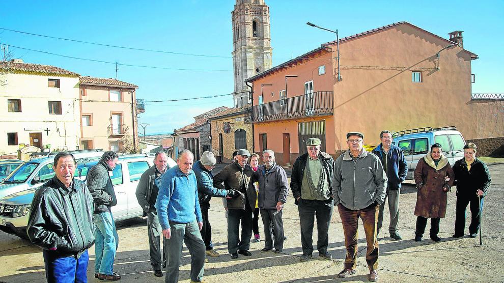 Vecinos de Campillo de Aragón, en la foto, coinciden en sus críticas por la falta de un taxi para poder desplazarse a Calatayud