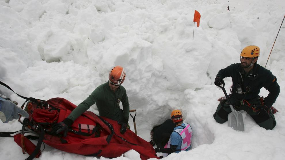 Un simulacro de rescate de víctimas de avalancha.