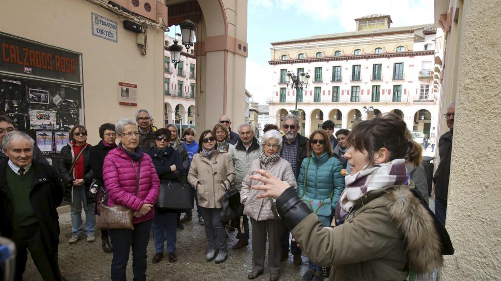 Participantes en una de las visitas guiadas a Huesca para vecinos de Zaragoza con motivo de la última Cincomarza