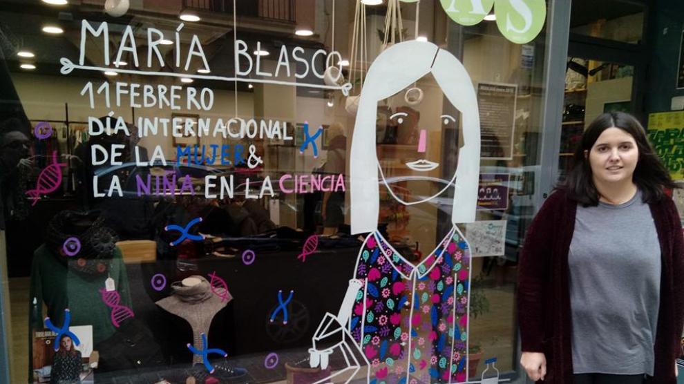 Más de 20 establecimientos de la red de economía creativa Made in Zaragoza se han unido para crear 'Escaparates con ciencia' y mostrar a mujeres científicas