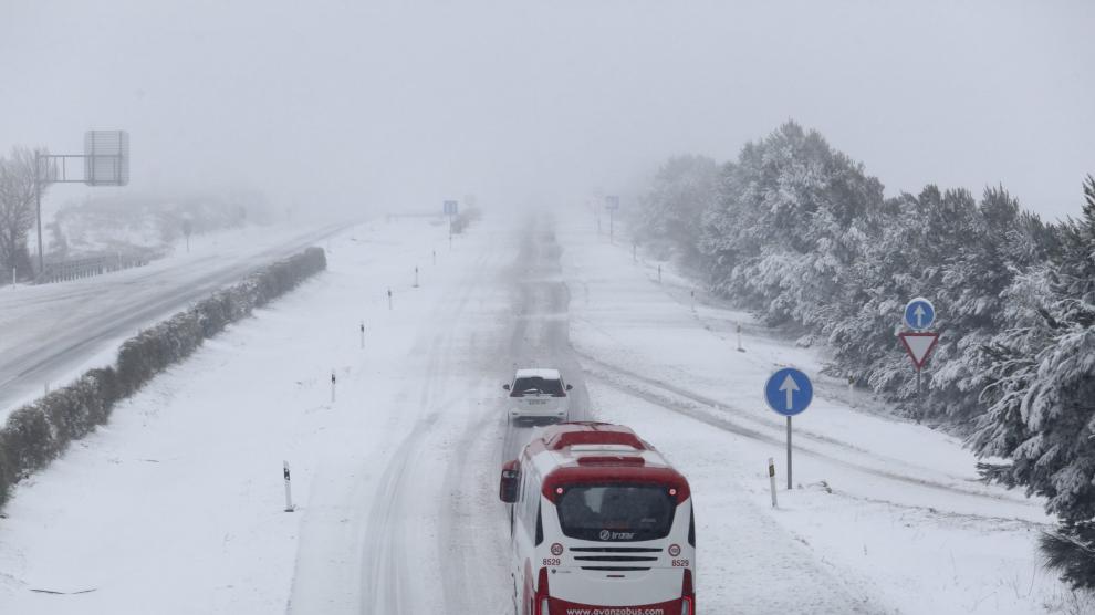 El temporal de nieve deja dos muertos, problemas en las carreteras y a más de 2.300 escolares sin clase