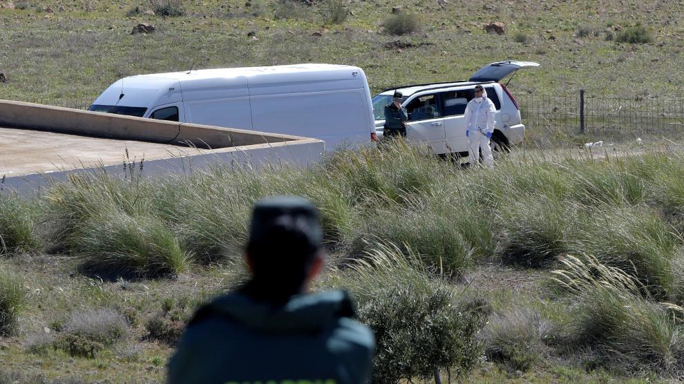 Los agentes peinan la finca de Rodalquilar.