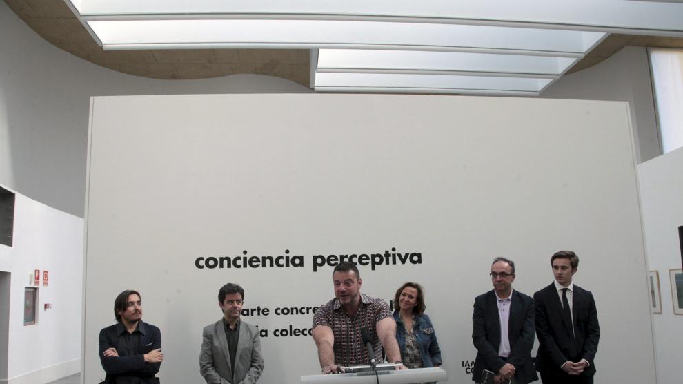 El director del CDAN, Juan Guardiola, presentando una exposición junto con el alcalde de Huesca, Luis Felipe, el director general de Cultura y Patrimonio, Nacho Escuín, y la consejera de Cultura, Mayte Pérez