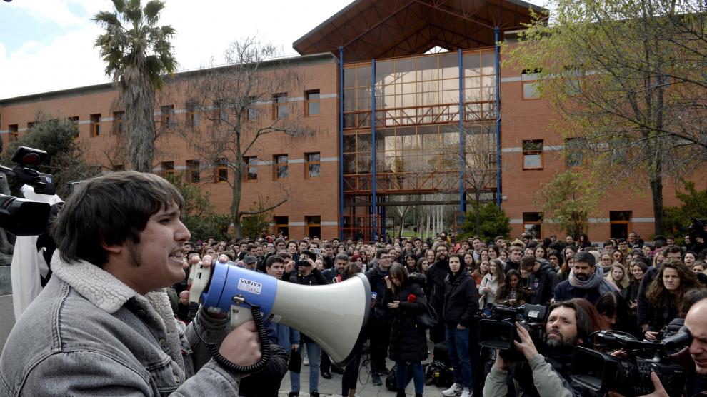 Un grupo de alumnos en la protesta convocada por las Asambleas de Estudiantes en la URJC.