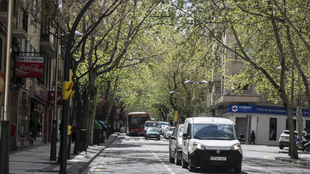 Los vecinos piden una reforma integral de la avenida.