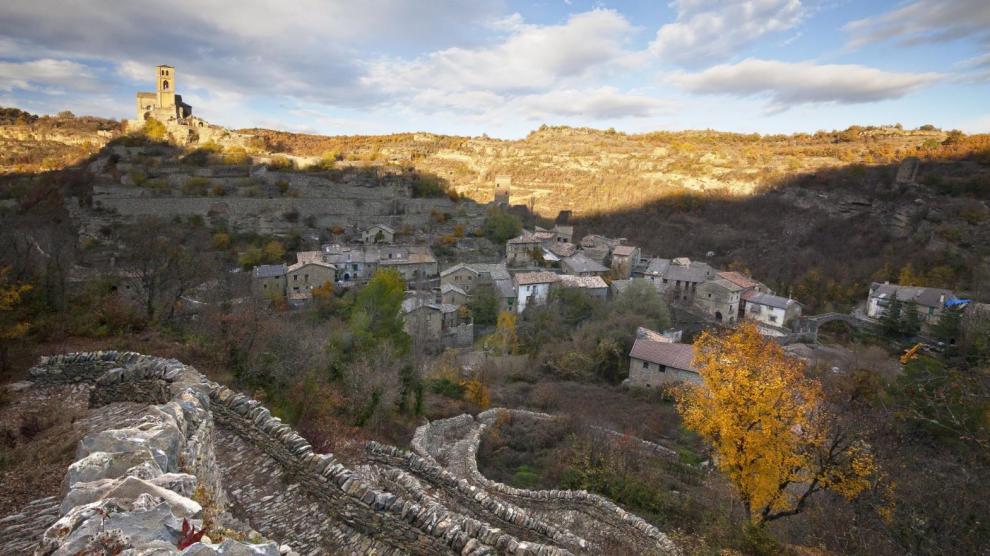 Vista panorámica de la localidad de Montañana, desde el antiguo camino a Benabarre.