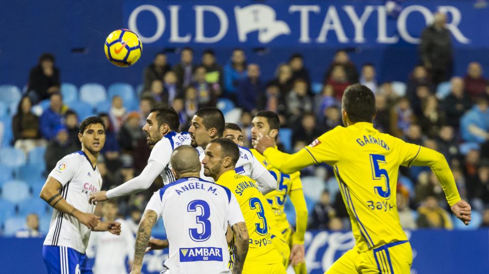 El Real Zaragoza tratará de vengar la derrota por 0-2 frente al Cádiz en la primera vuelta.
