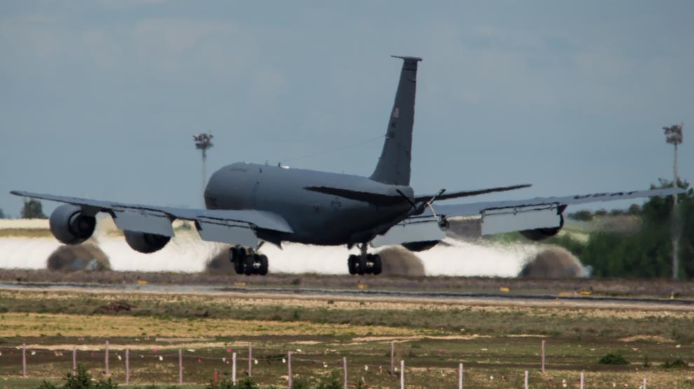 Un avión de transporte KC-135 procedente de EE.UU llegó el pasado lunes día 7 a la base de Zaragoza. Es el tercero que se suma al despliegue