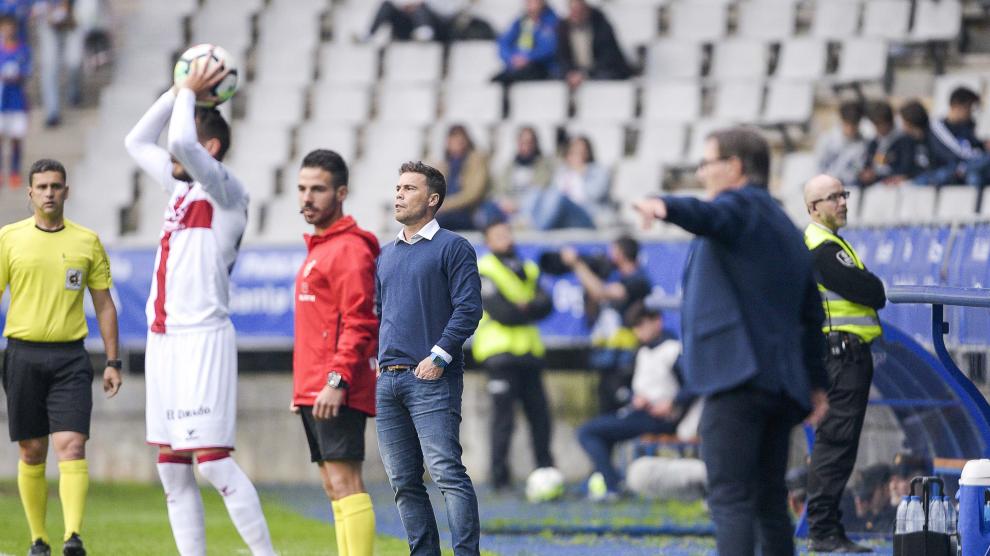 Rubi, en su último partido al frente del Huesca.