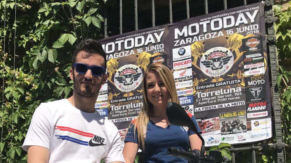 Pedro Rodríguez, piloto aragonés del Campenato de España de Velocidad, y María Barbero, campeona de la I Copa Femenina de motociclismo
