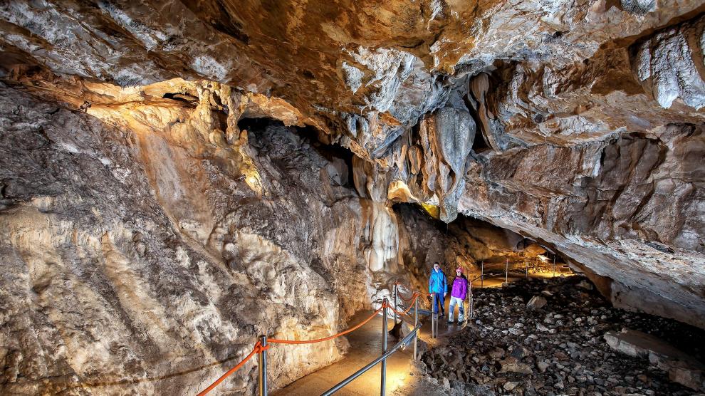 Interior de la Cueva de las Güixas, en Villanúa,