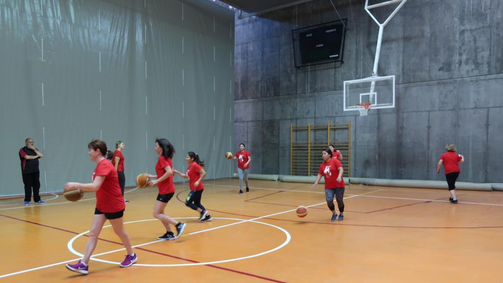Un equipo de baloncesto de mujeres valientes y entusiastas | Noticias de  Zaragoza en 