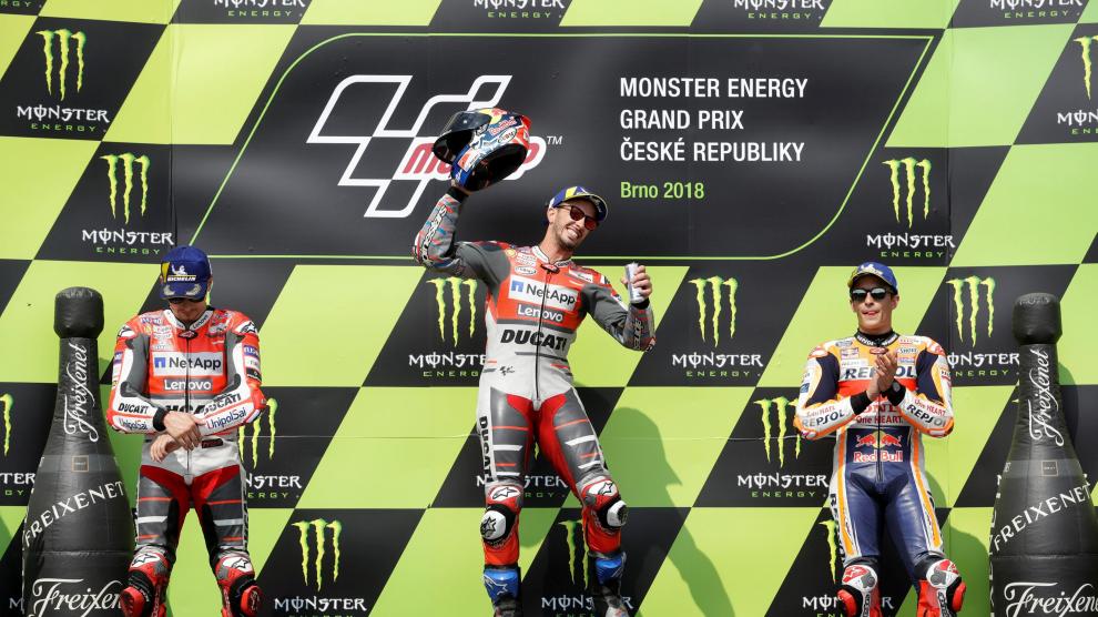 Dovizioso doblega a Lorenzo y Márquez