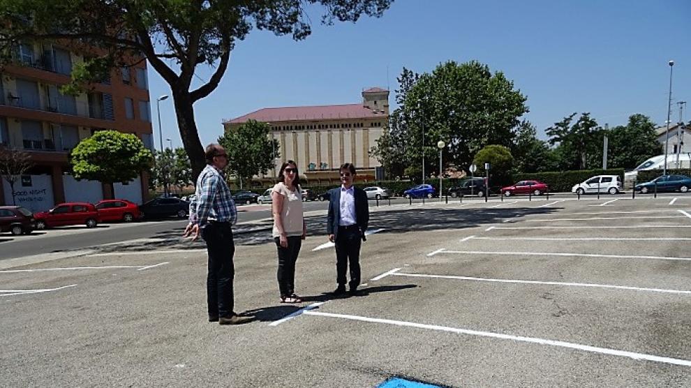 Una plaza reservada para minusválidos en la zona de aparcamientos de la calle Teruel