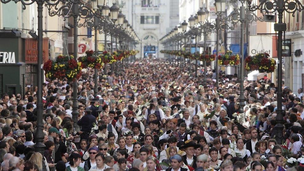Ofrenda a la Virgen del Pilar.