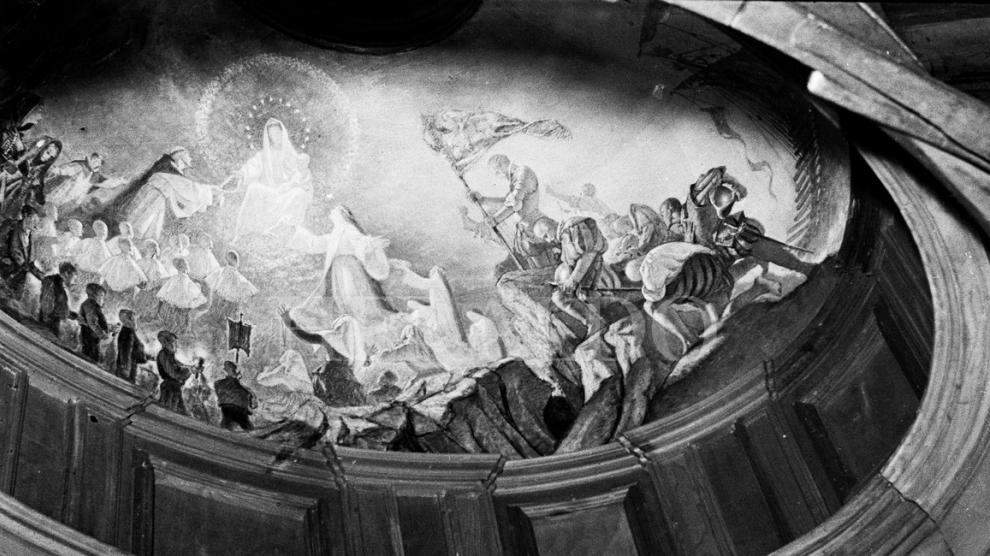 Detalle de una cúpula en el interior de la Basílica del Pilar, en los años 60