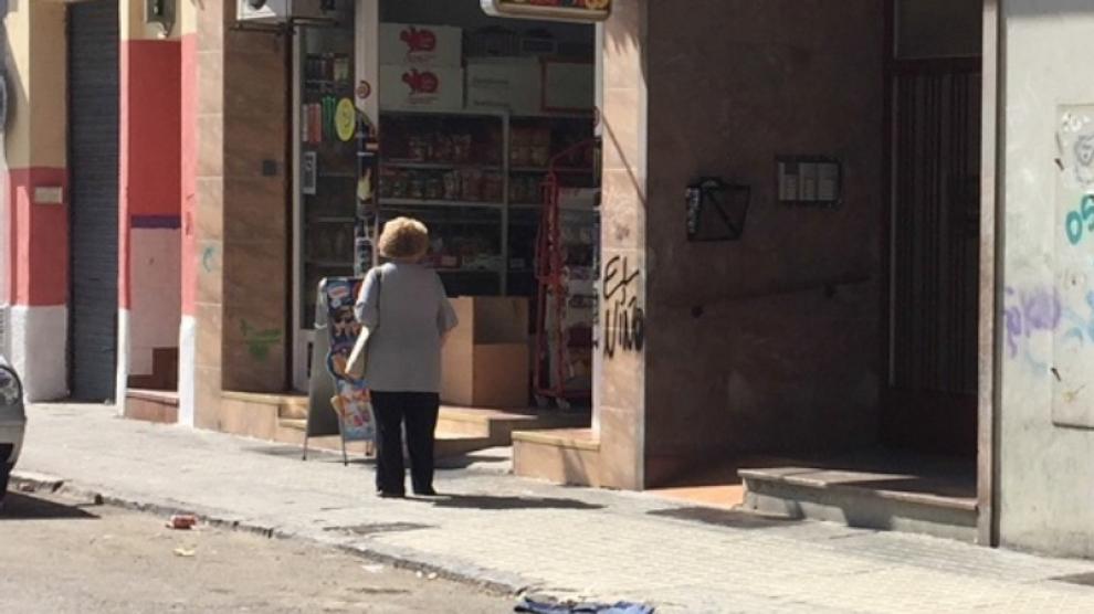 Los escalones dificultan la accesibilidad de la calle Santiago Lapuente