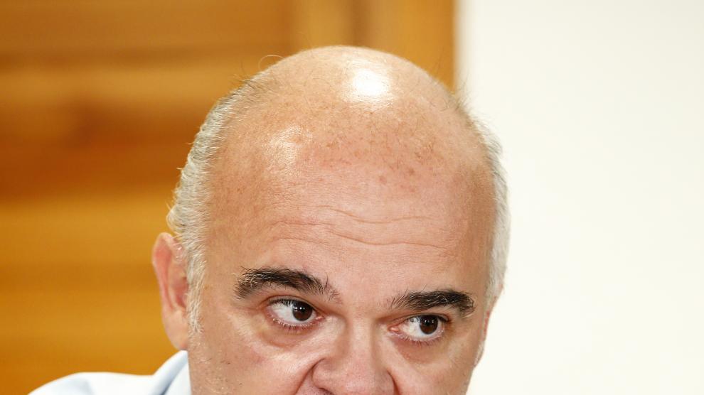 Julio Tejedor, en su despacho de la DGA, durante la entrevista.