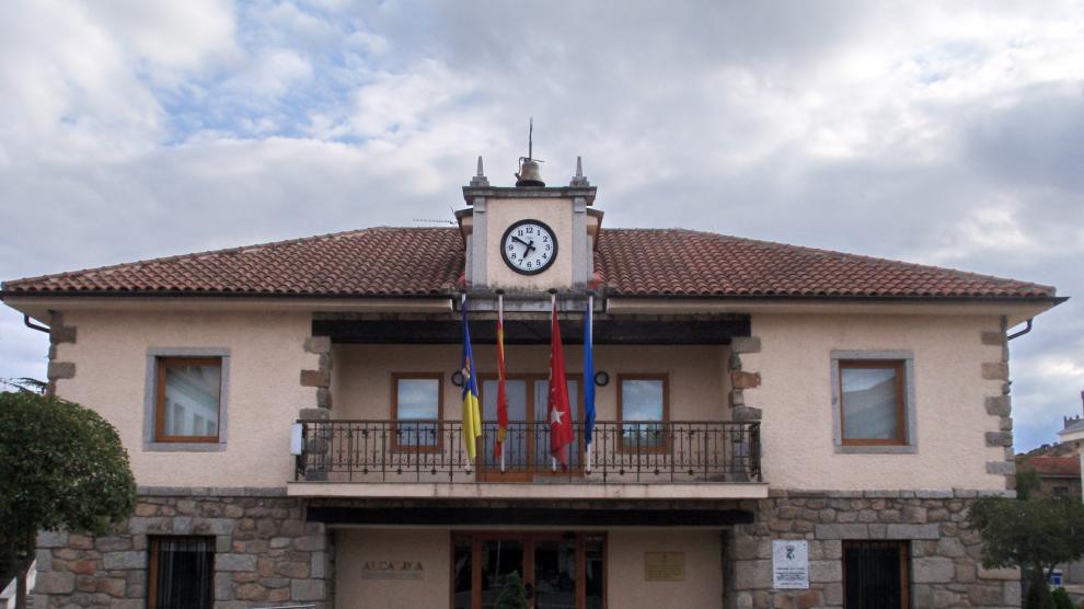 Fachada del Ayuntamiento de Torrelodones.