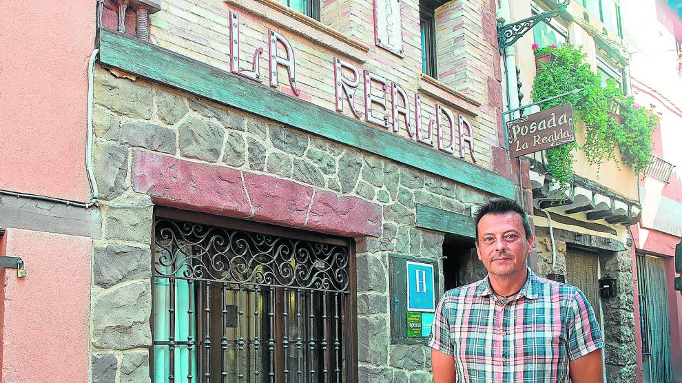 Santiago Rodríguez, gerente del hotel La Realda, una antigua casa de origen morisco restaurada y abierta todo el año.