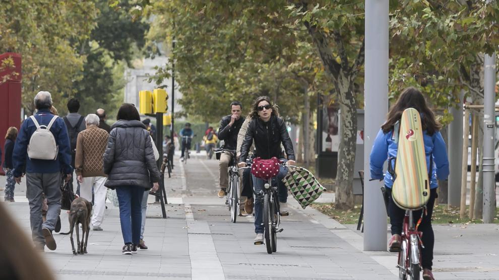 La vía ciclista paralela al tranvía tiene estadísticas de usos a la altura de cifras europeas.