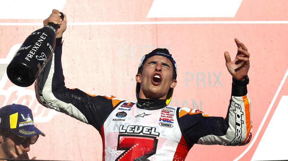 Marc Márquez celebra eufórico su séptimo título mundial y el quinto en la categoría de MotoGP