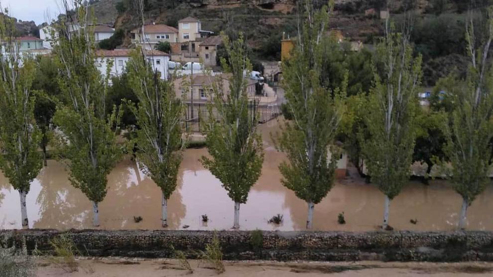 El río Martín a su paso por Albalate del Arzobispo durante la riada.