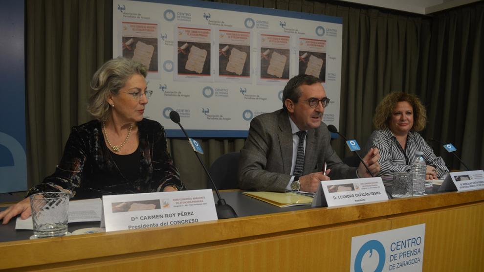Carmen Roy, Leandro Catalán y Mercedes Ortín durante la presentación del Congreso Aragonés de Atención Primaria