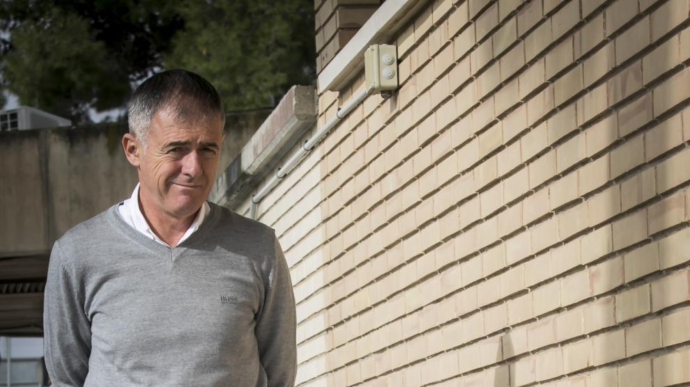 Lucas Alcaraz, ayer, camino de su rueda de prensa previa al partido contra el Alcorcón.